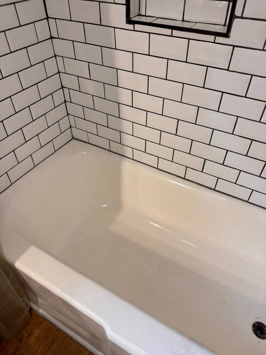 Bathtub after Tidy Sparkles cleaning