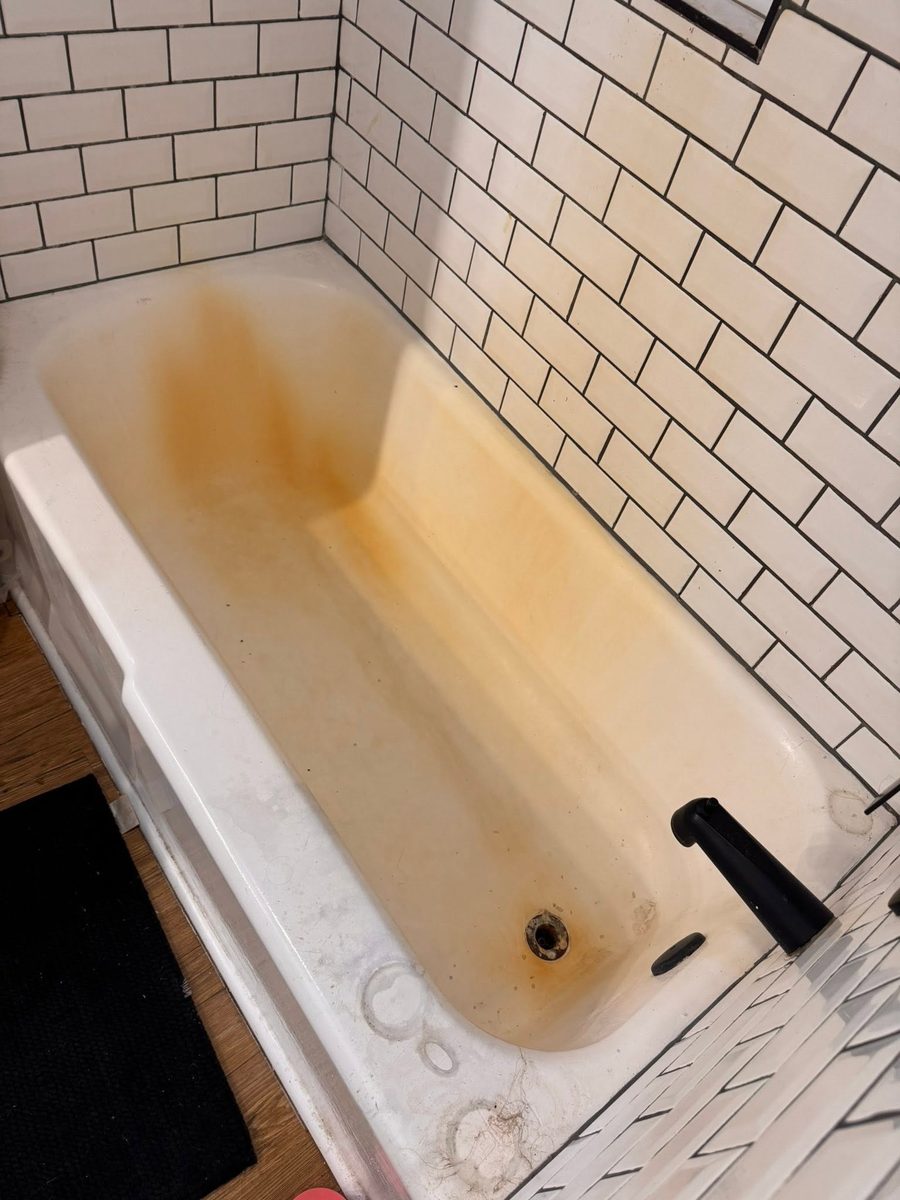Bathtub before Tidy Sparkles cleaning